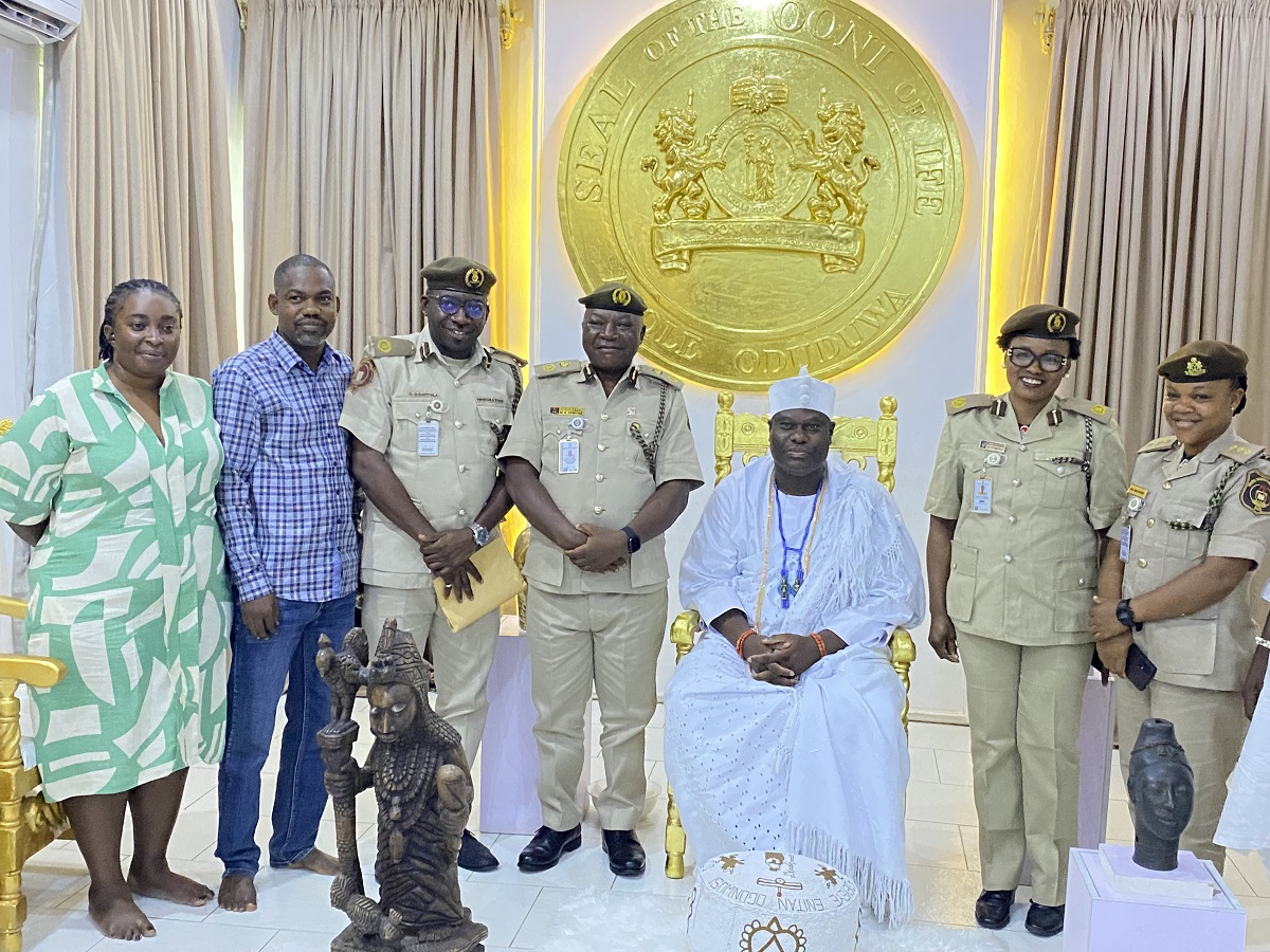 Ooni hosts Osun immigration boss