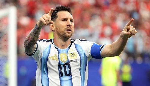 Messi breaks world cup record